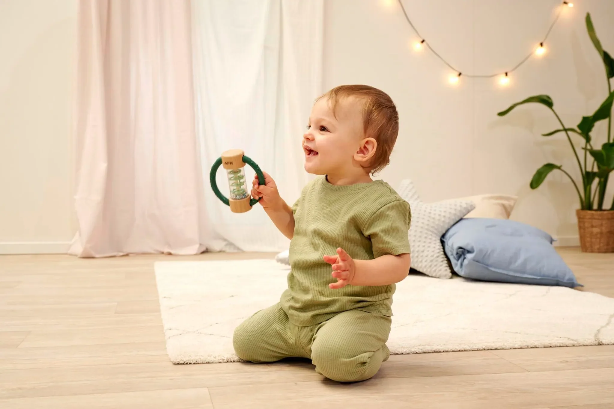 Baby HiPP Rasselstab aus Holz – mit Griffen